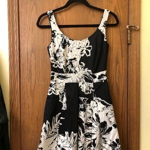 White House Black Market | Floral Dress | Size 00